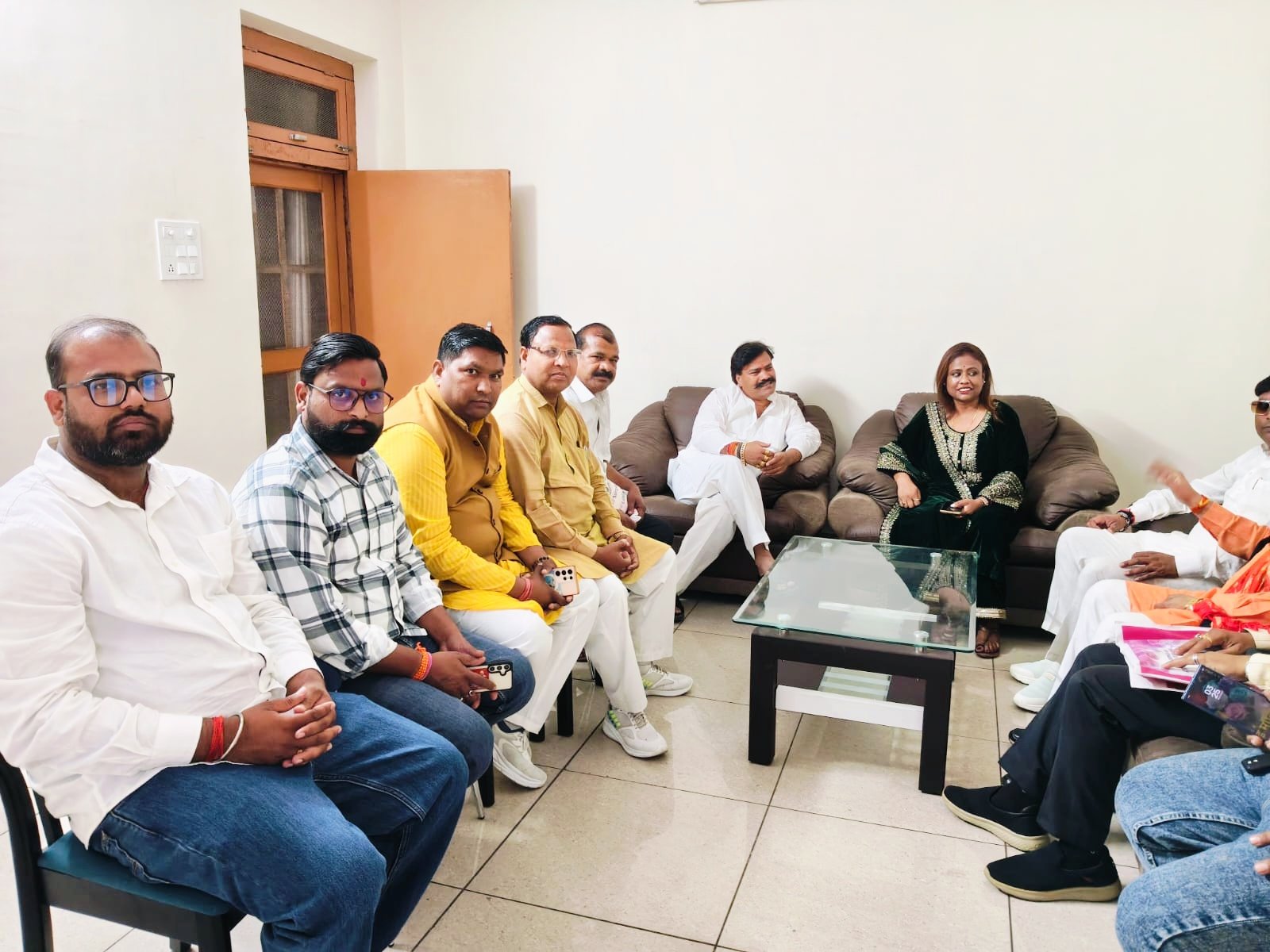 बरेली दौरे में व्यापारियों से सकारात्मक संवाद